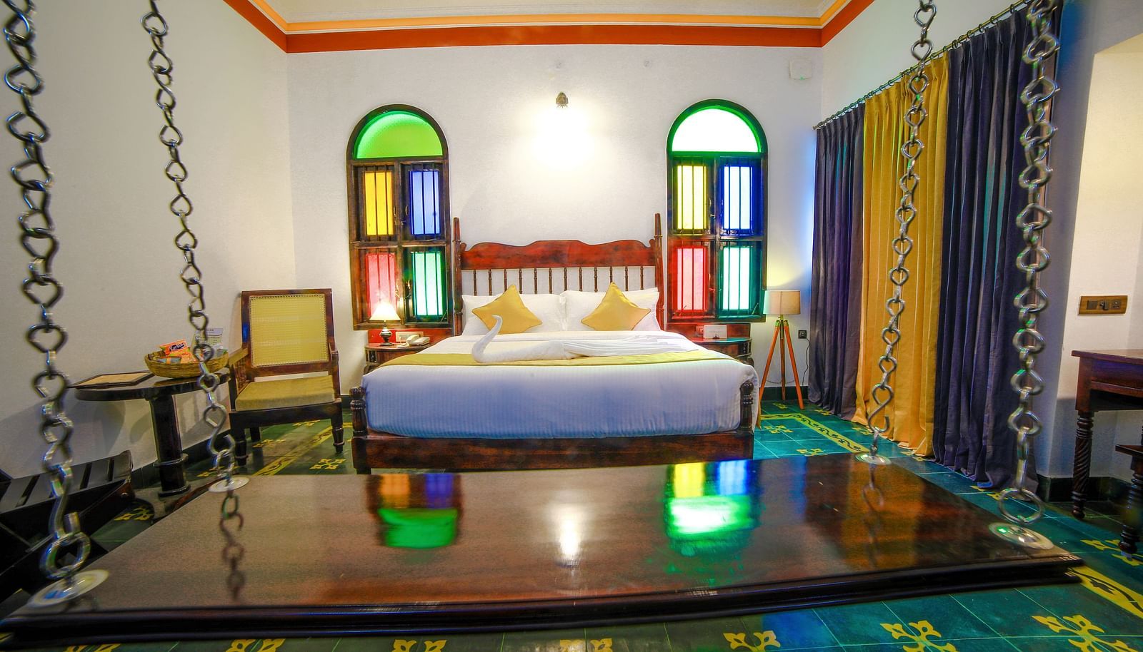 Image of a room with a swing and a bed in front at WOW Bison Woods.